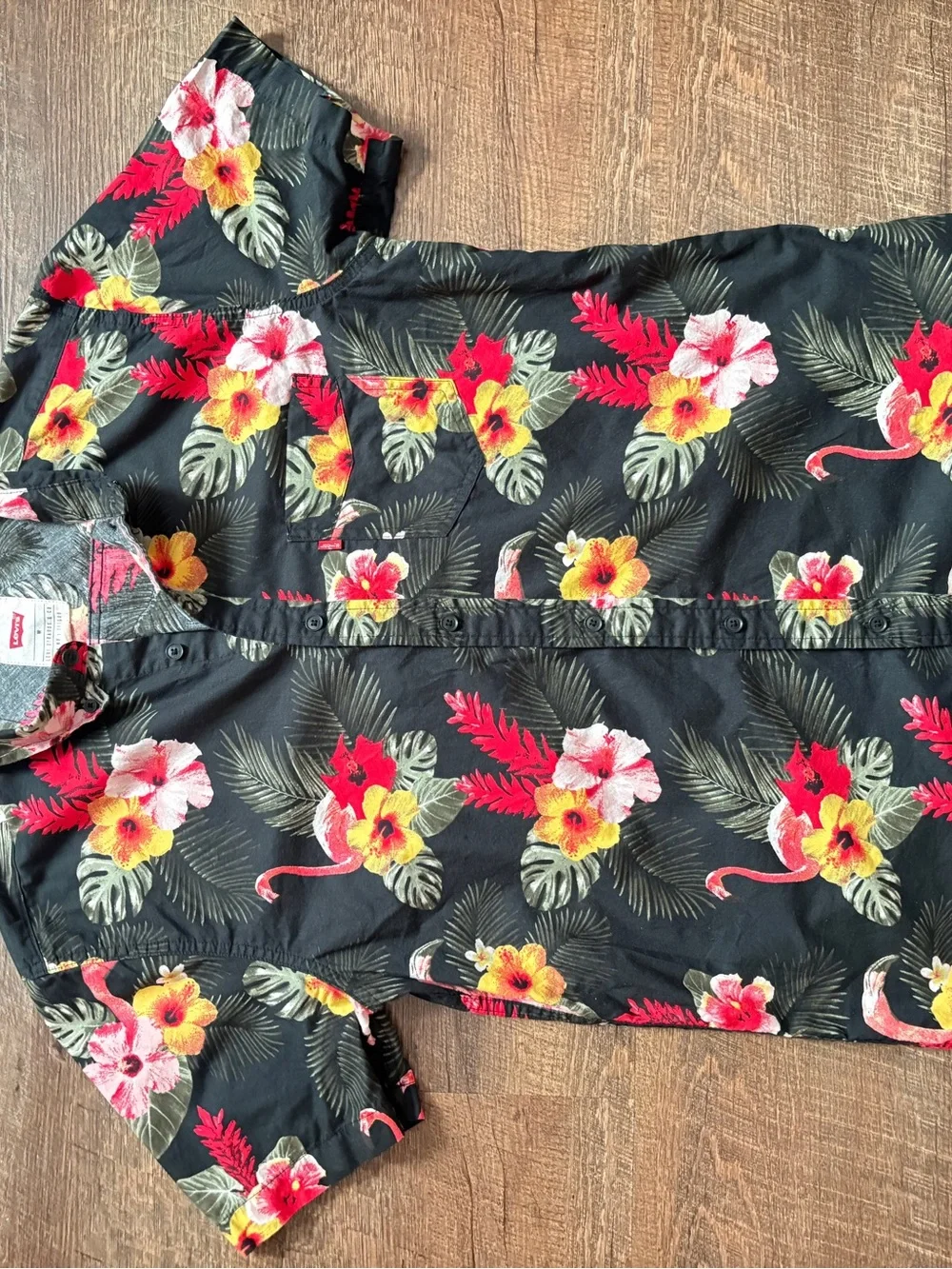 Levi’s tropical Hawaiian button down shirt flamingos cotton resort vacation sz M
